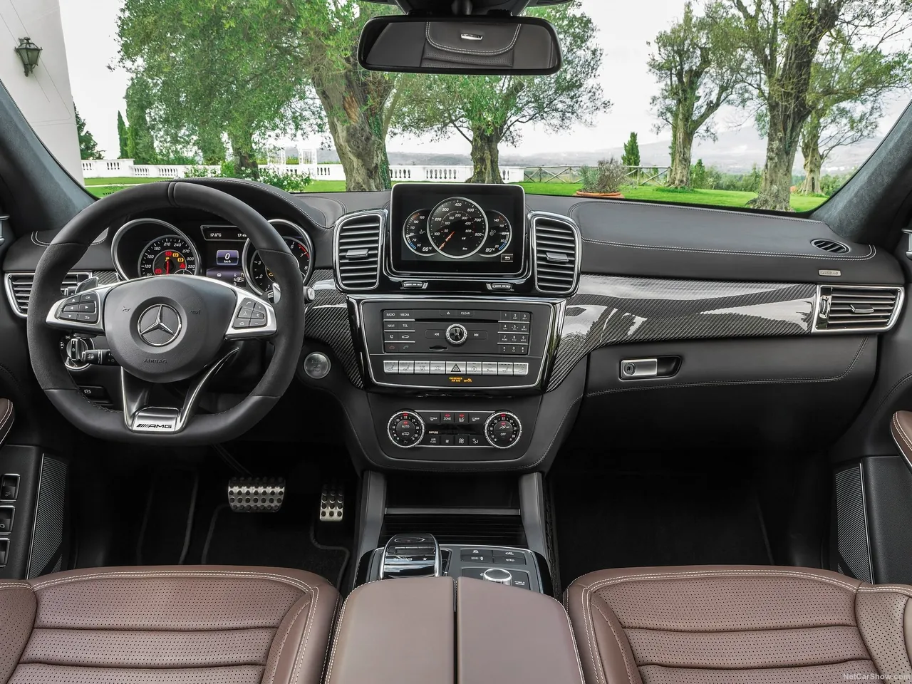 Mercedes-Benz GLS63 AMG (2017) - Interior