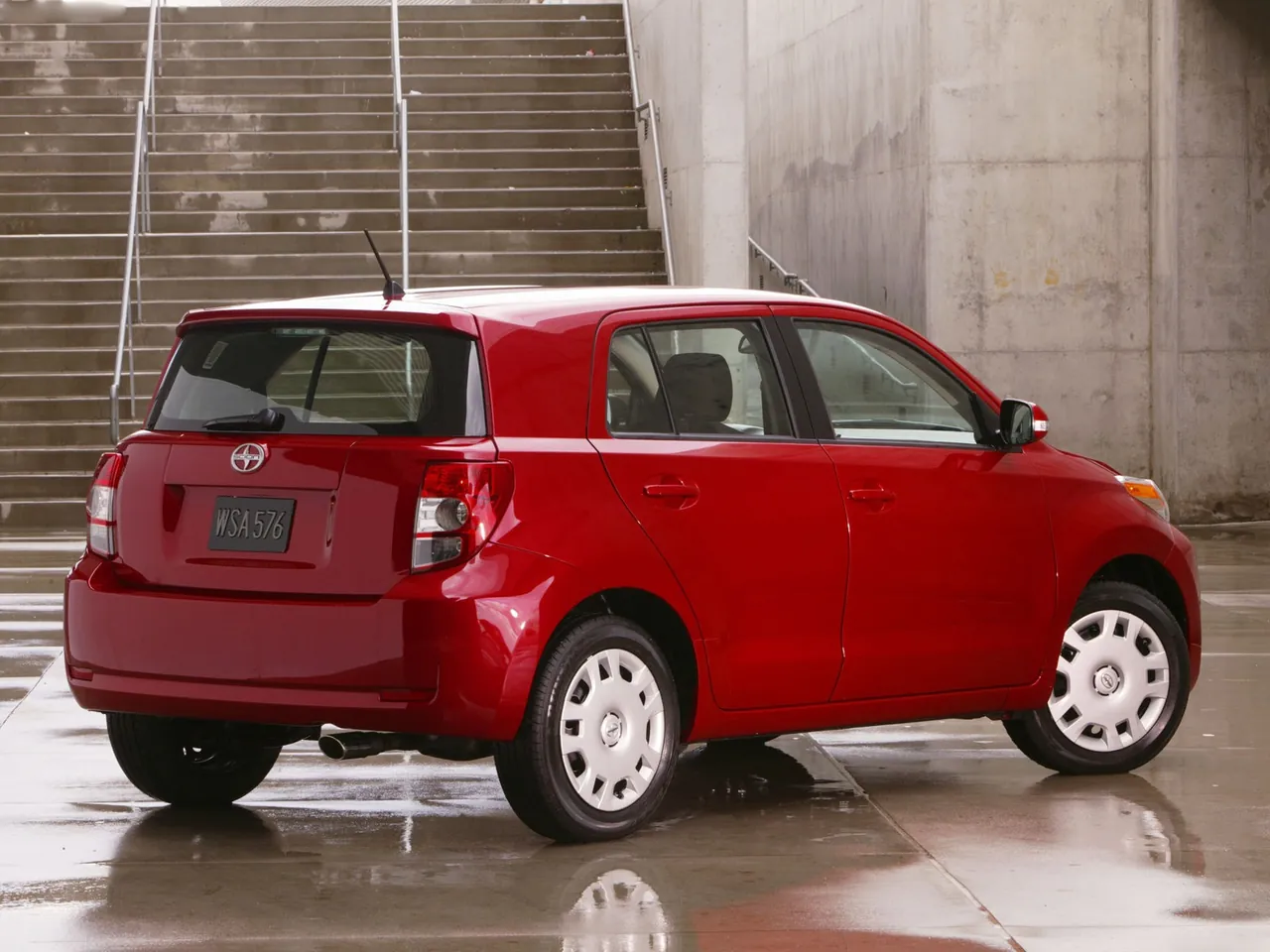 Scion xD (2008) – zadní tříčtvrteční pohled