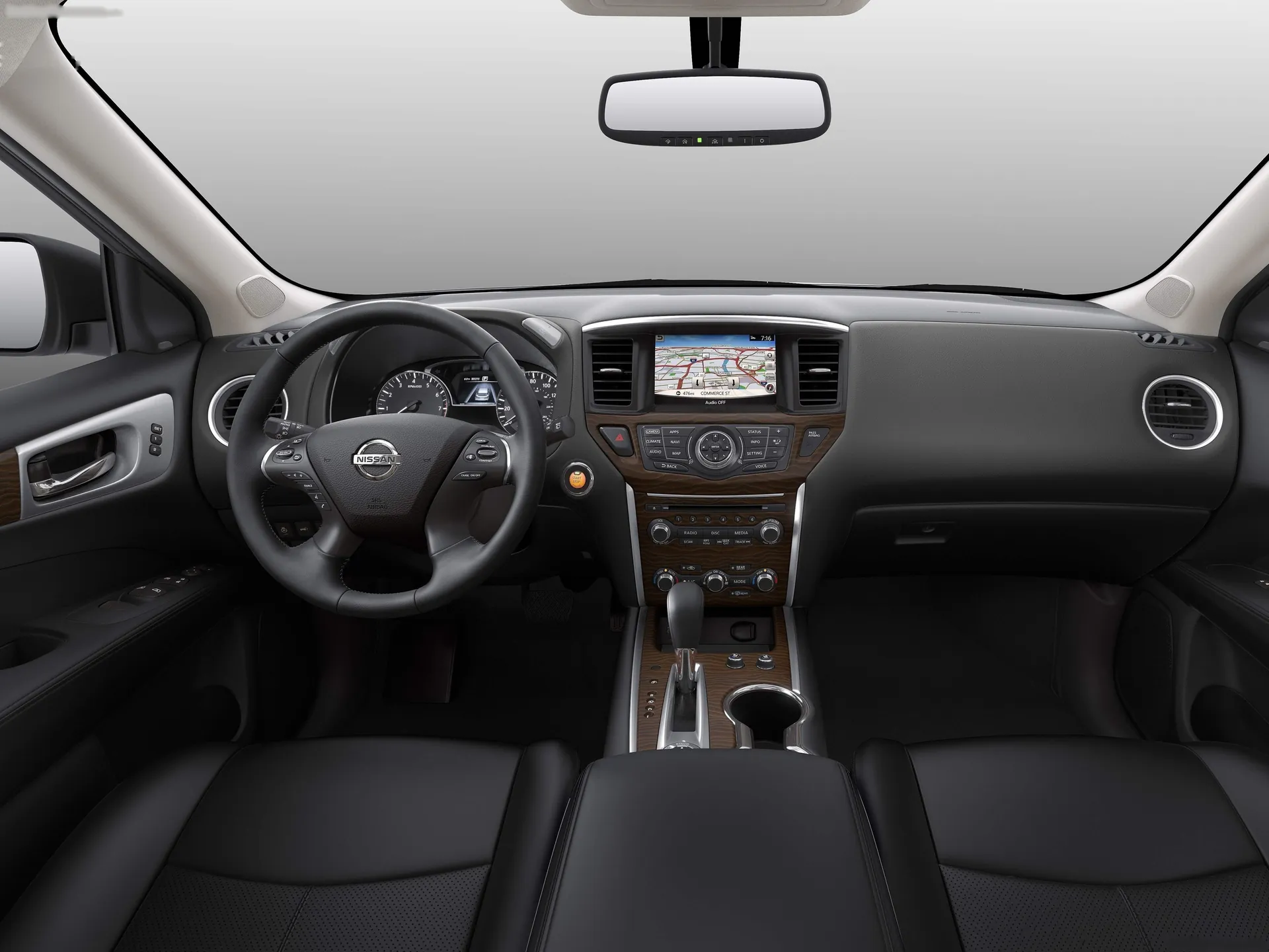 Nissan Pathfinder (2017) – interiér
