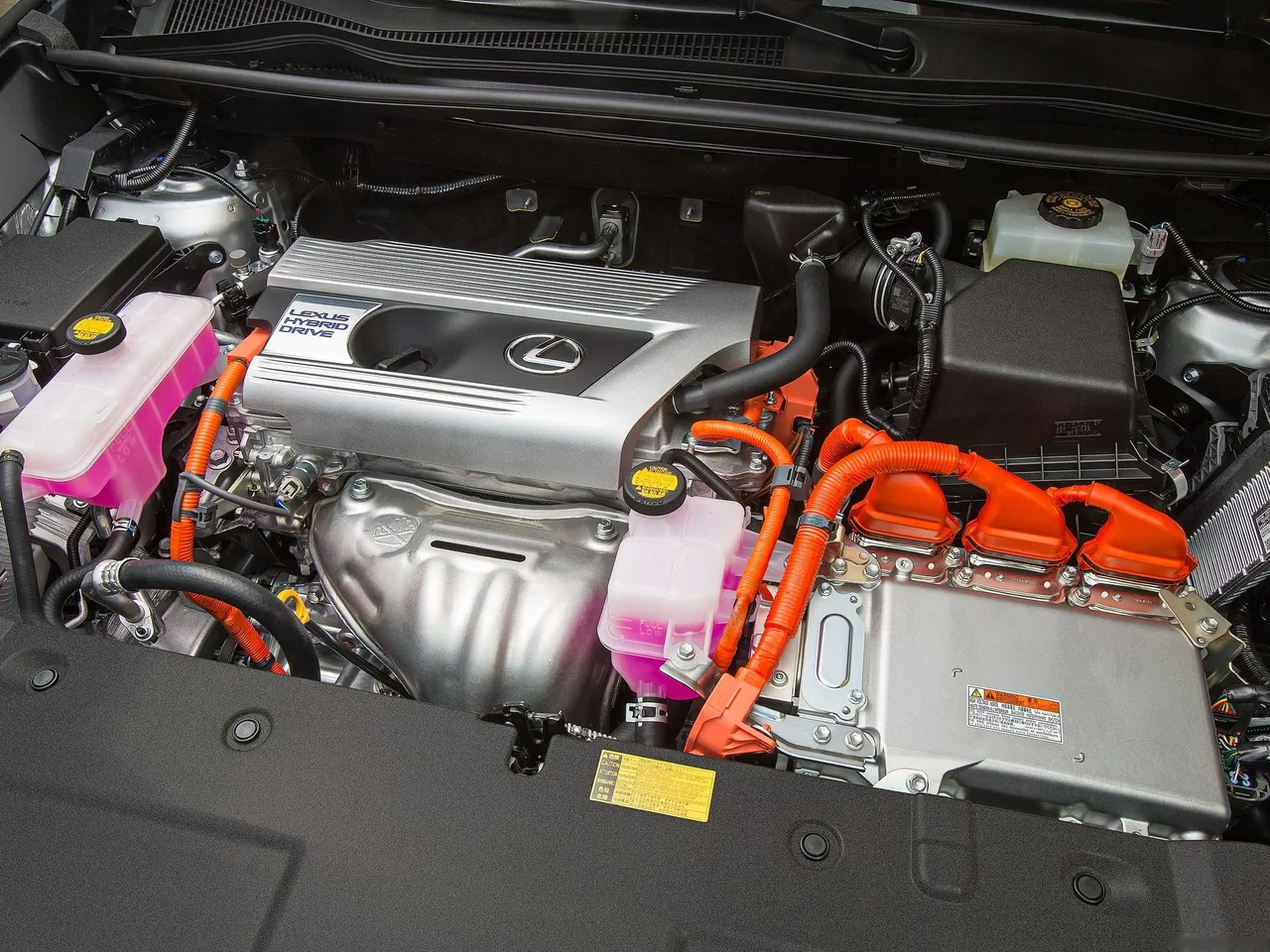 Lexus NX (2015) – motorový prostor