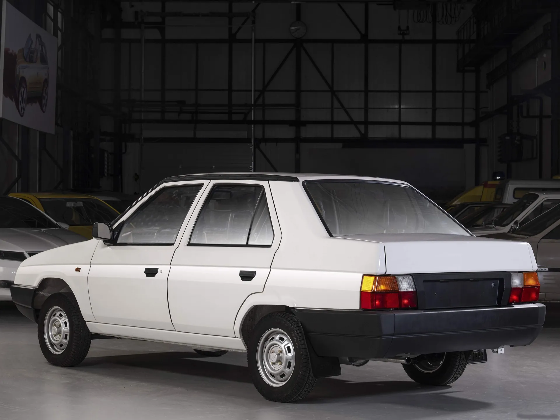 Skoda 782 Concept (1986) – zadní tříčtvrteční pohled