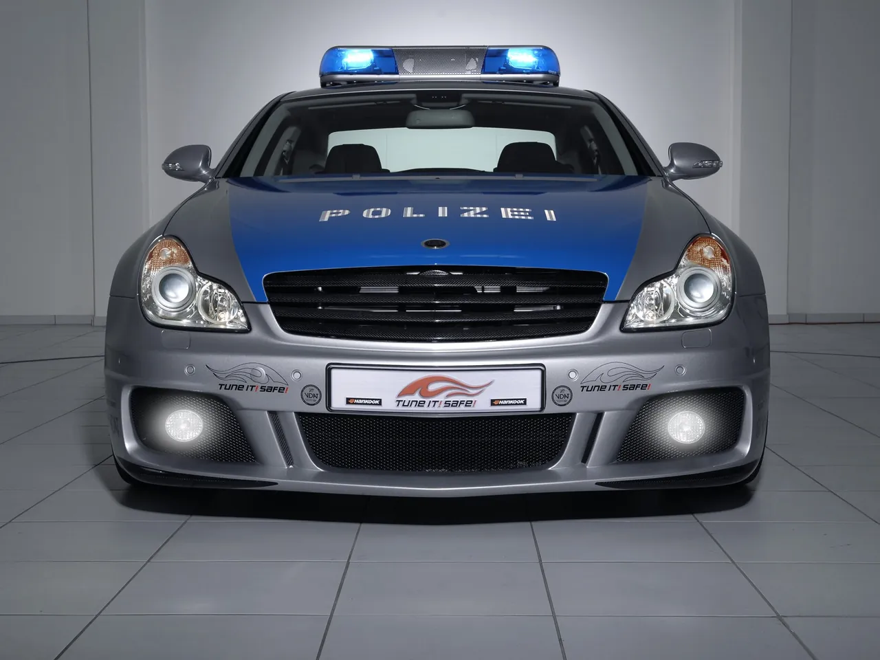 Brabus Rocket Police Car (2006) – zepředu