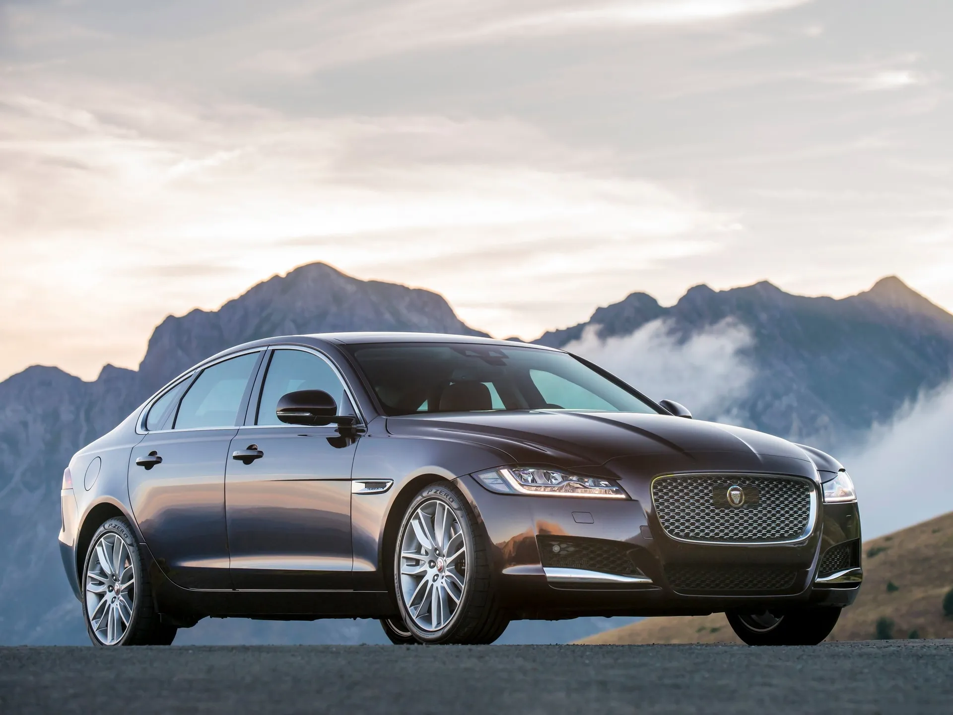 Jaguar XF (2016)