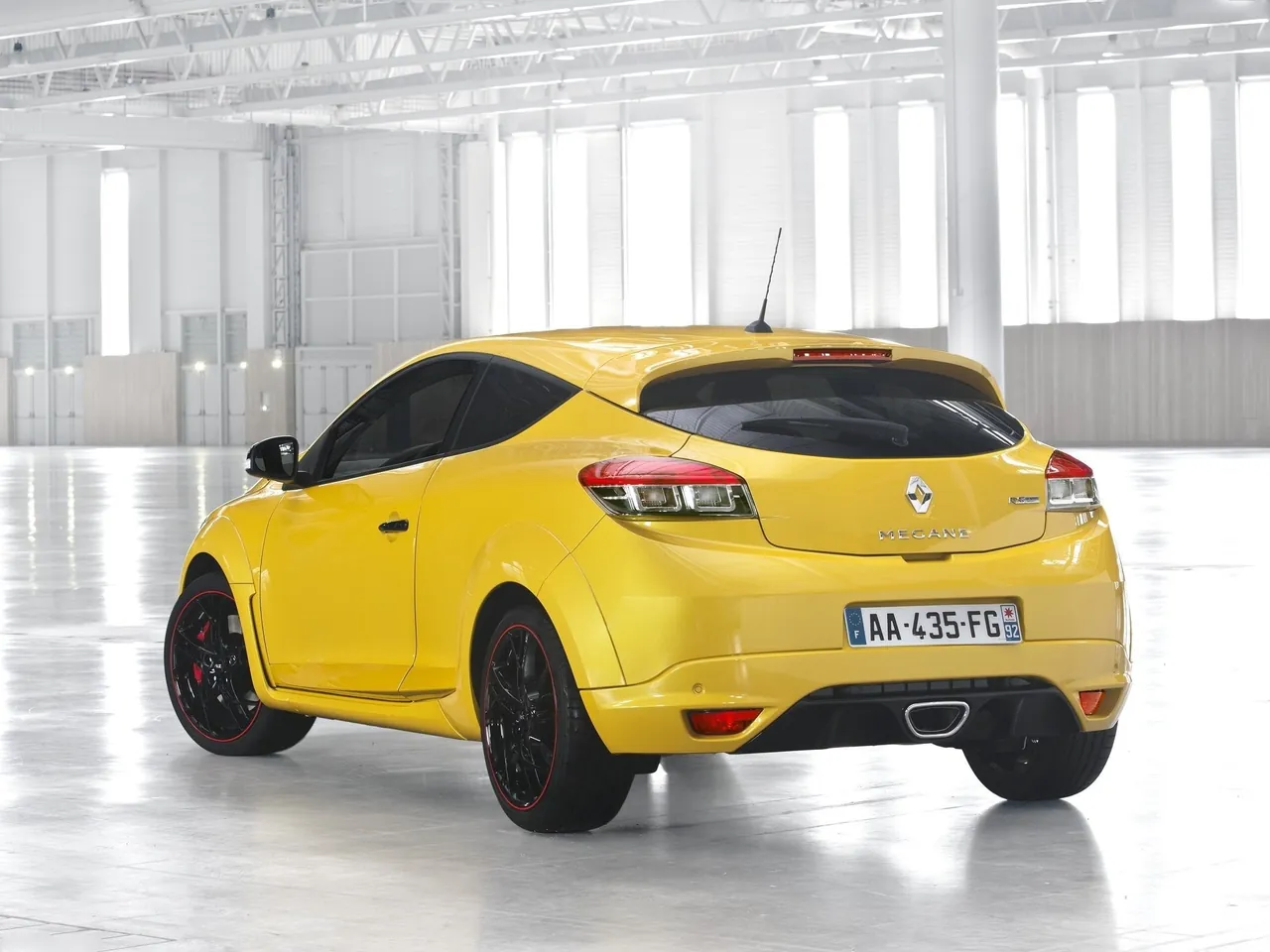 Renault Megane RS (2014) – zadní tříčtvrteční pohled