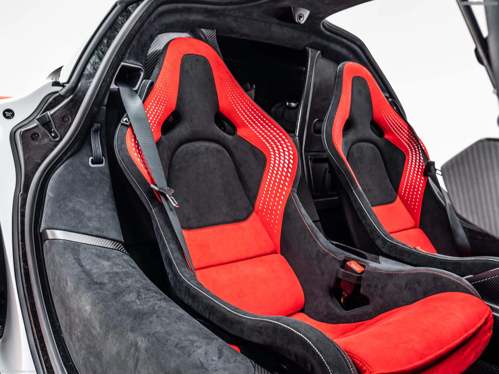 McLaren Sabre by MSO (2021) – interiér