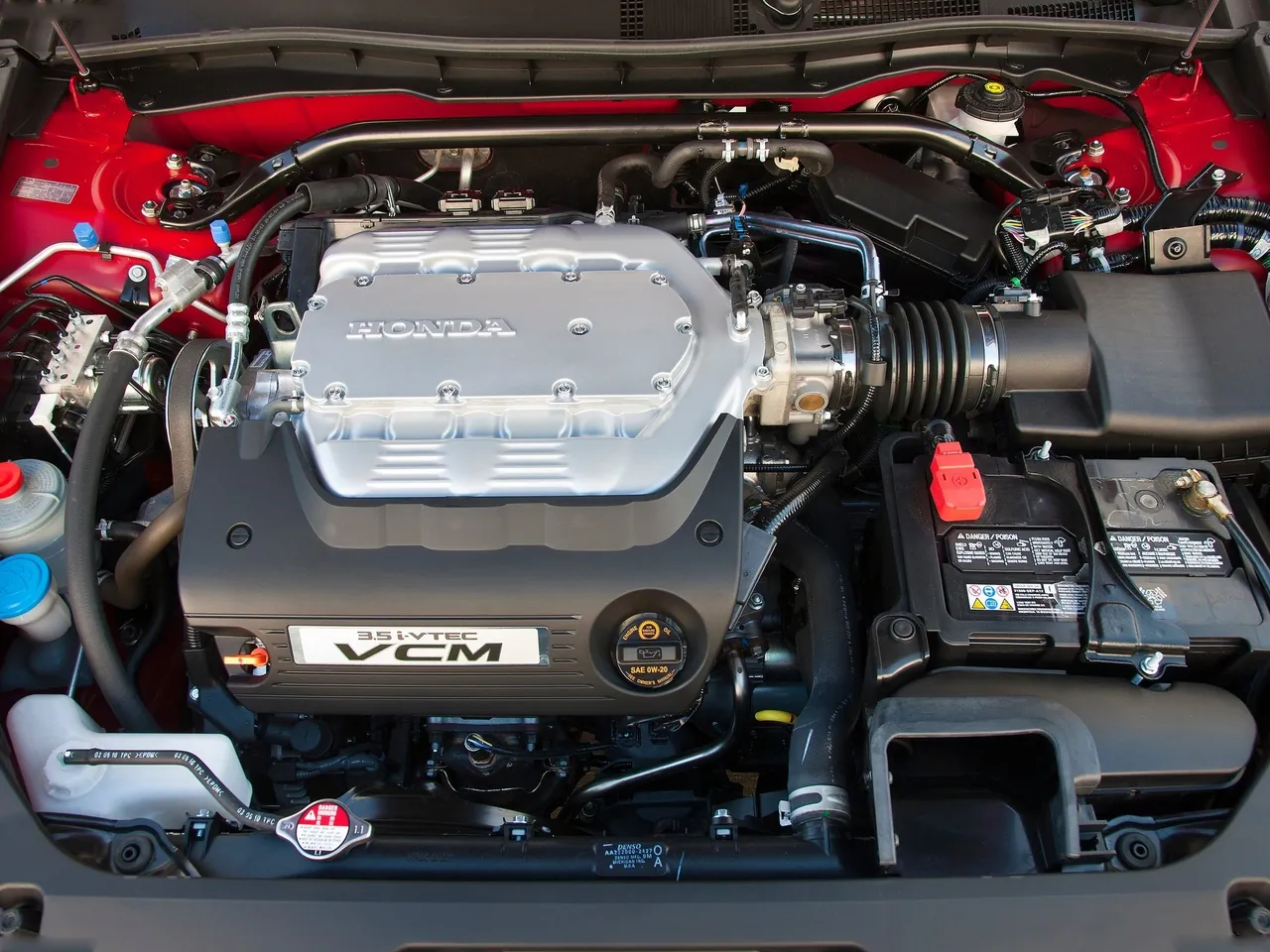 Honda Accord Coupe (2011) – motorový prostor
