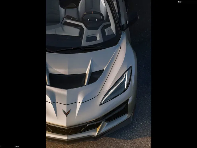 Chevrolet Corvette ZR1X Quail Silver Limited Edition (2026)
