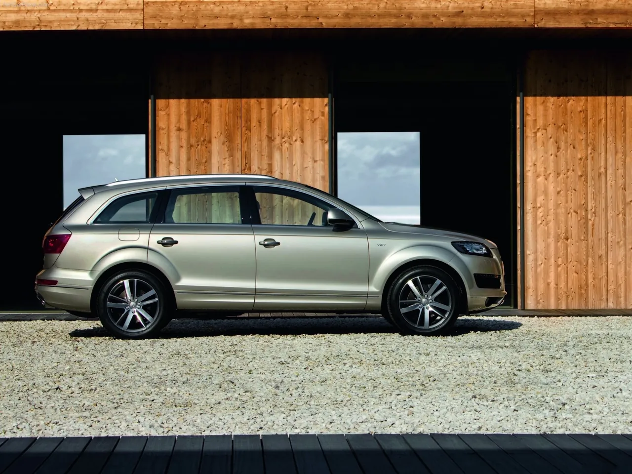 Audi Q7 (2011) – boční profil