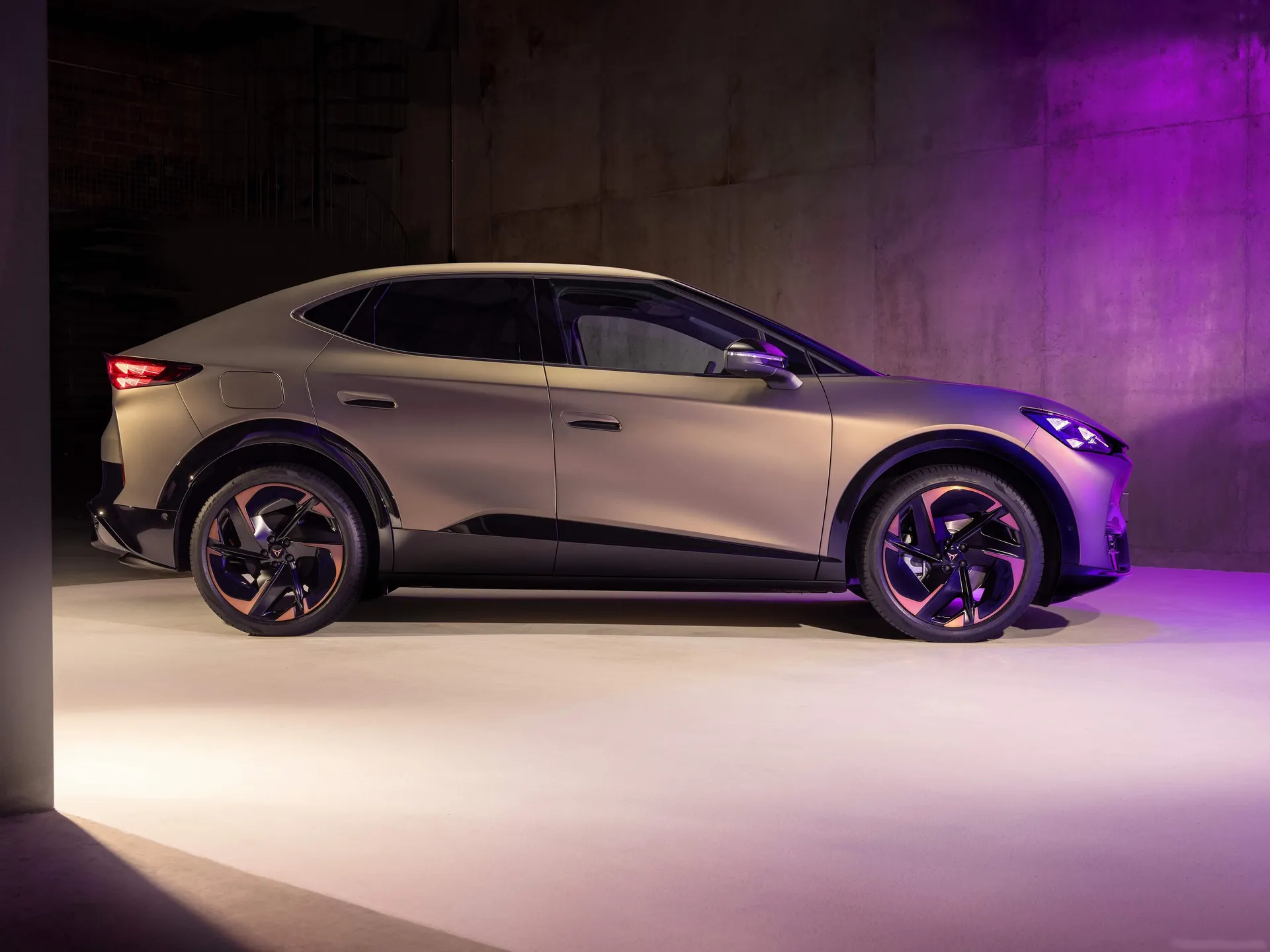 Cupra Tavascan (2024) – boční profil