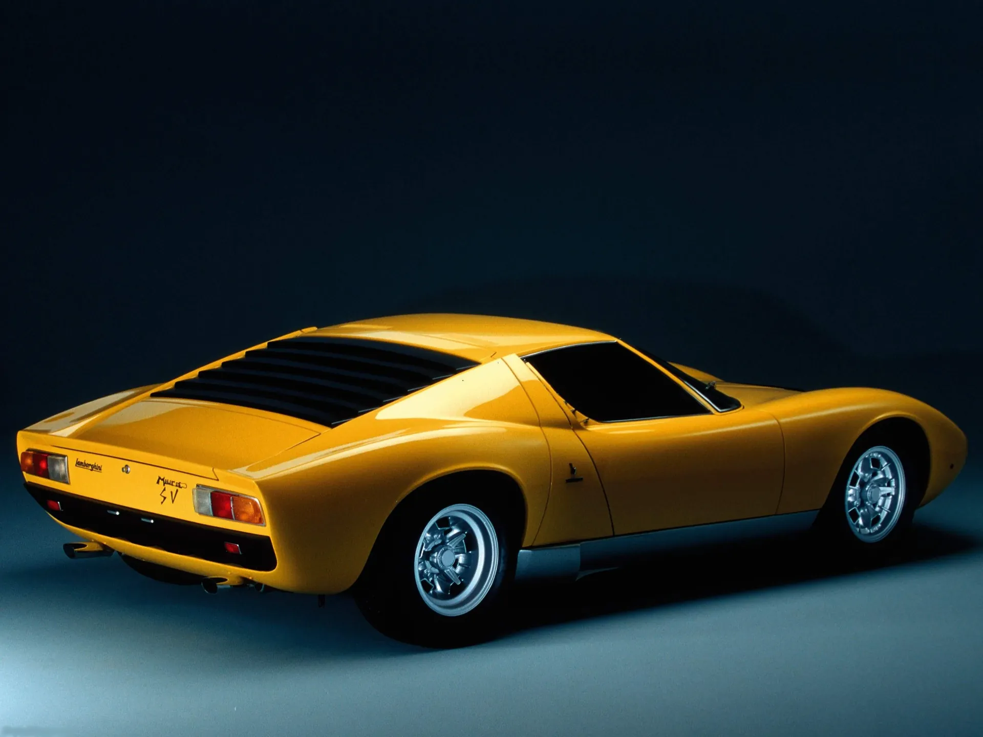 Lamborghini Miura SV (1971) – zadní tříčtvrteční pohled