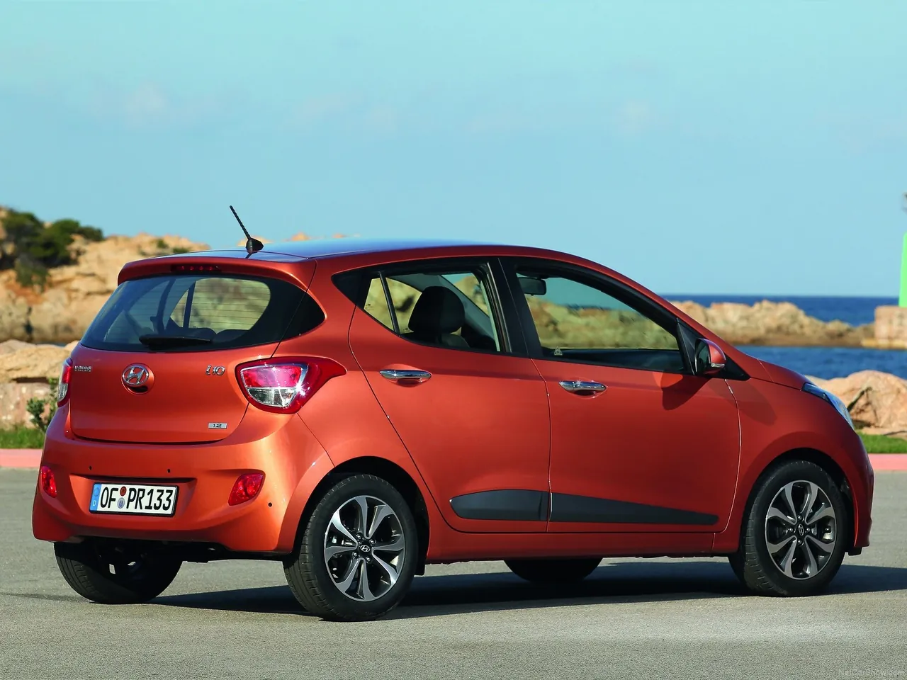 Hyundai i10 (2014) – zadní tříčtvrteční pohled