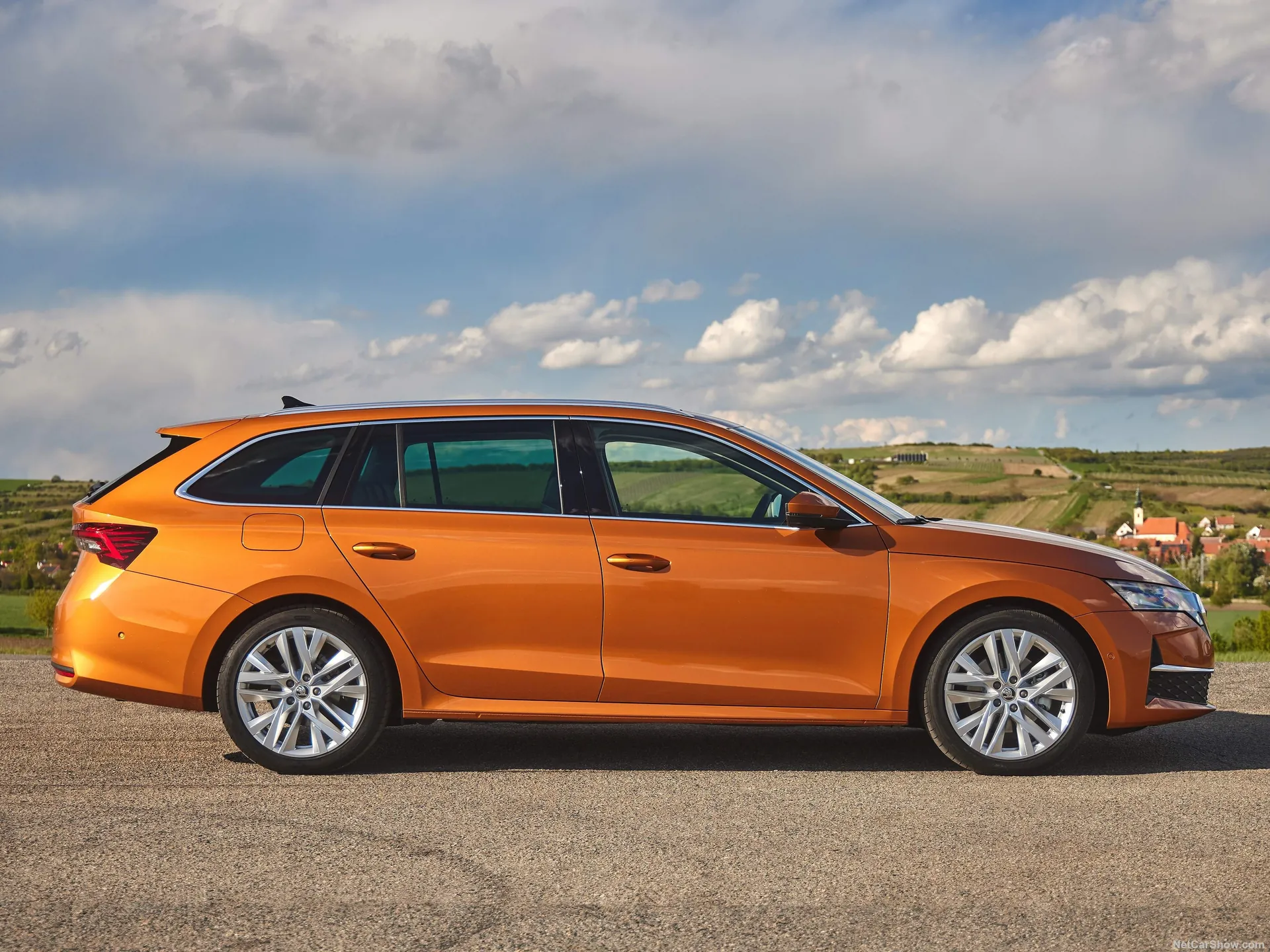 Skoda Octavia Combi (2025) – boční profil