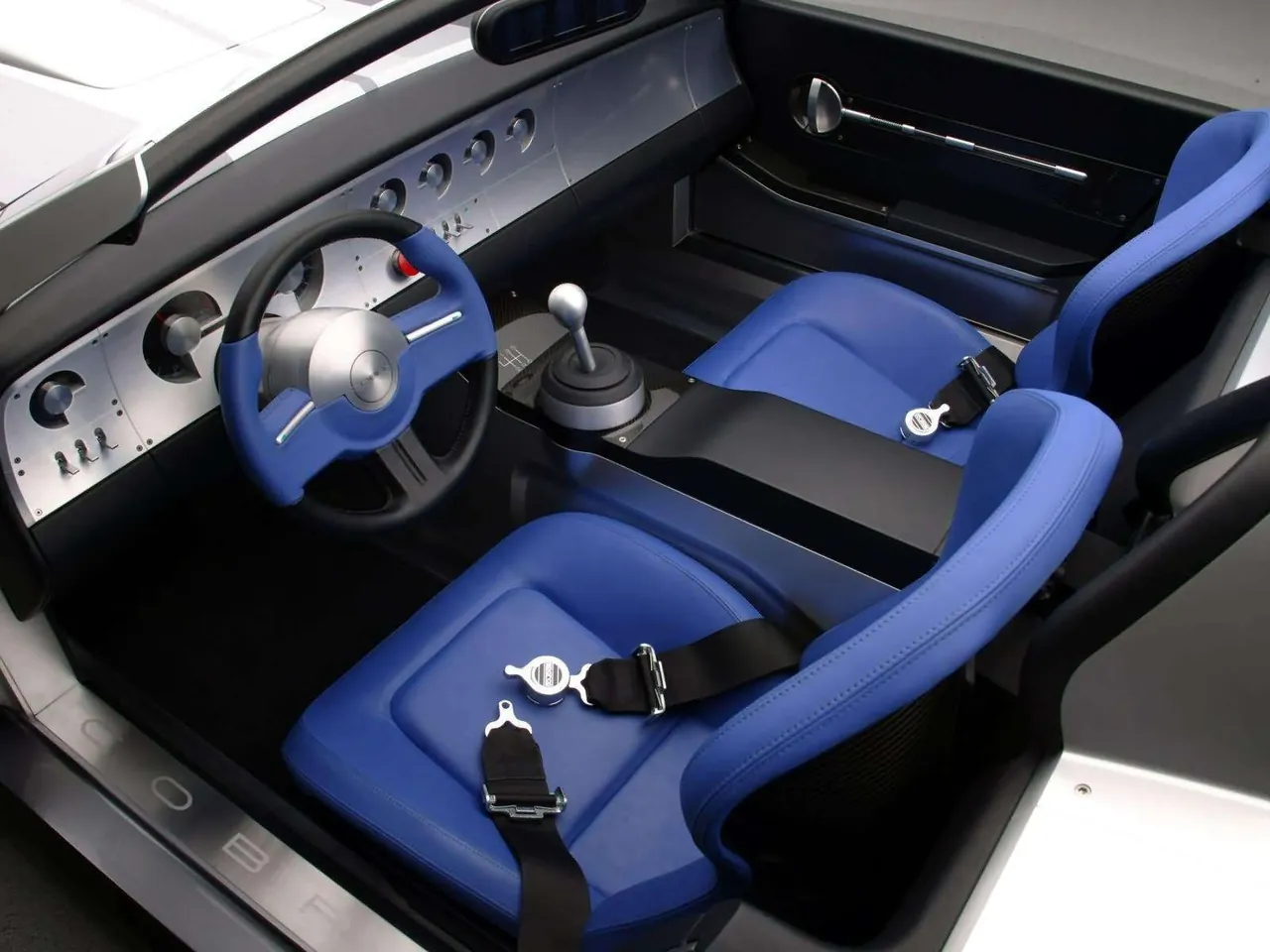 Ford Shelby Cobra Concept (2004) – interiér
