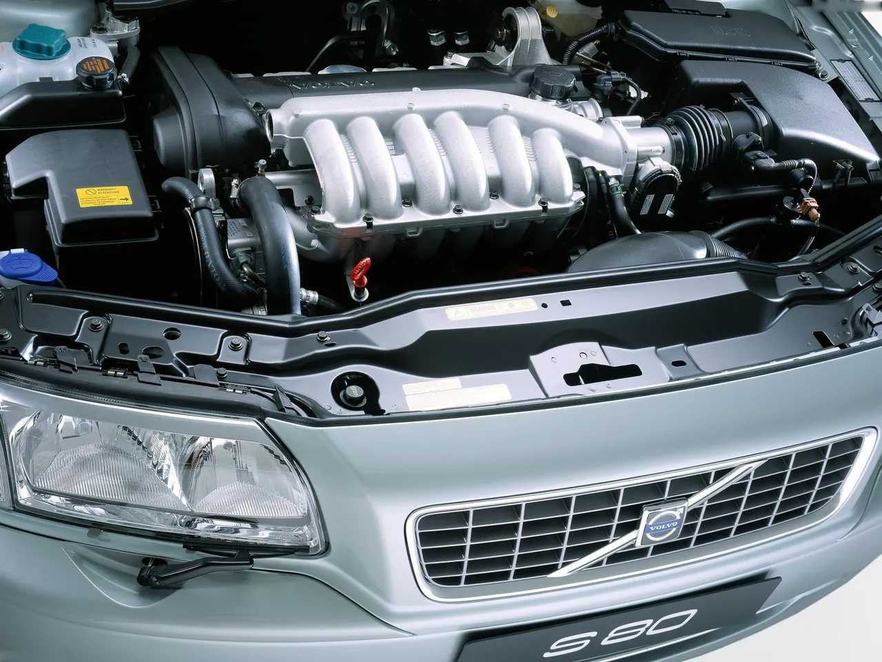 Volvo S80 (2003) – motorový prostor