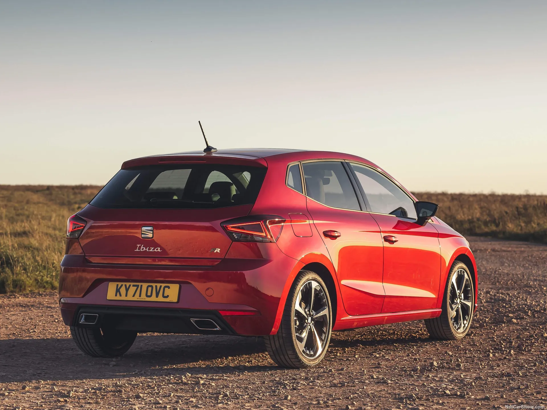 Seat Ibiza FR [UK] (2022) – zadní tříčtvrteční pohled