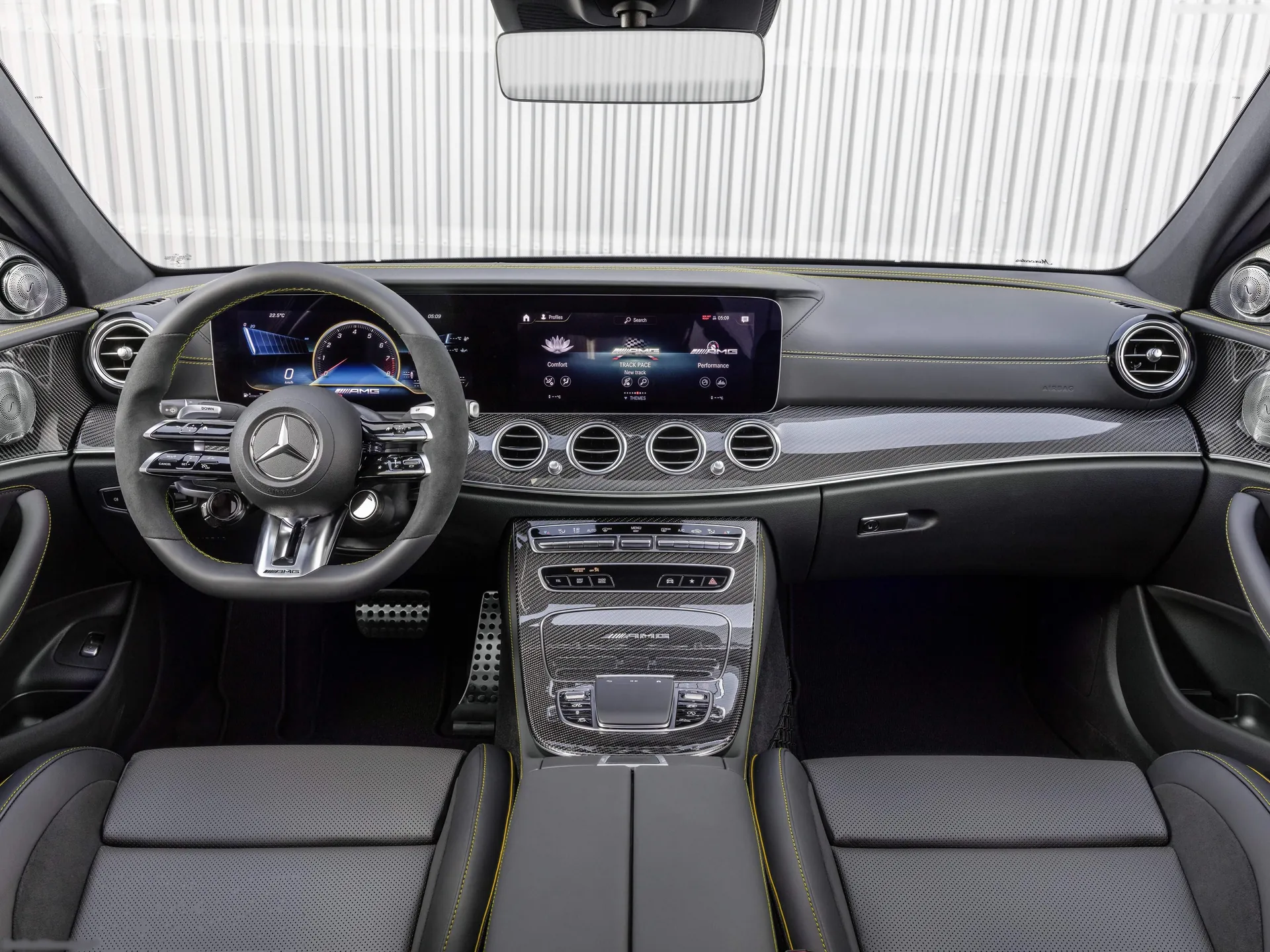 Mercedes-Benz E63 S AMG (2021) - Interior