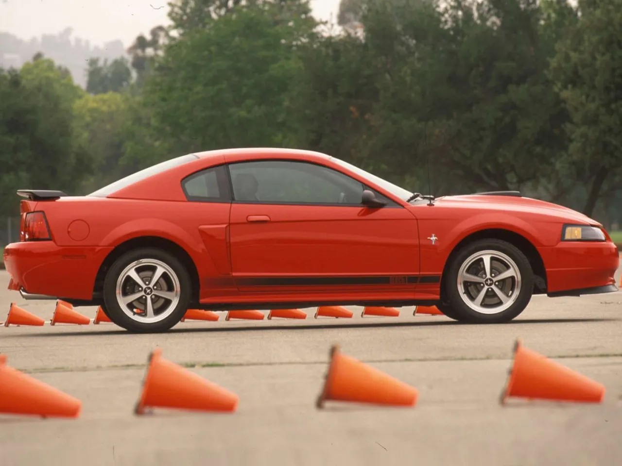 Ford Mustang Mach 1 (2003) – boční profil