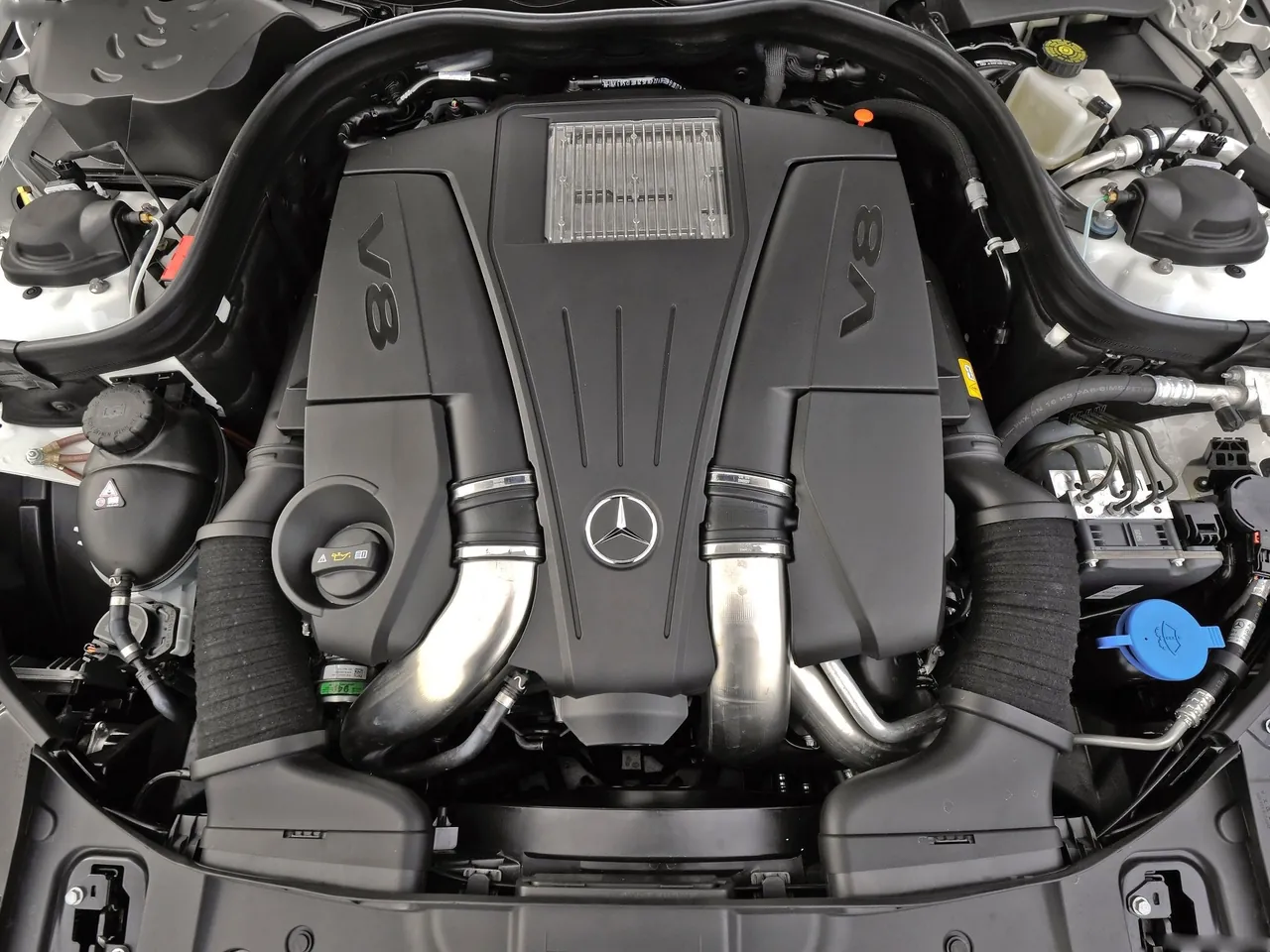 Mercedes-Benz CLS550 (2012) - Engine Bay