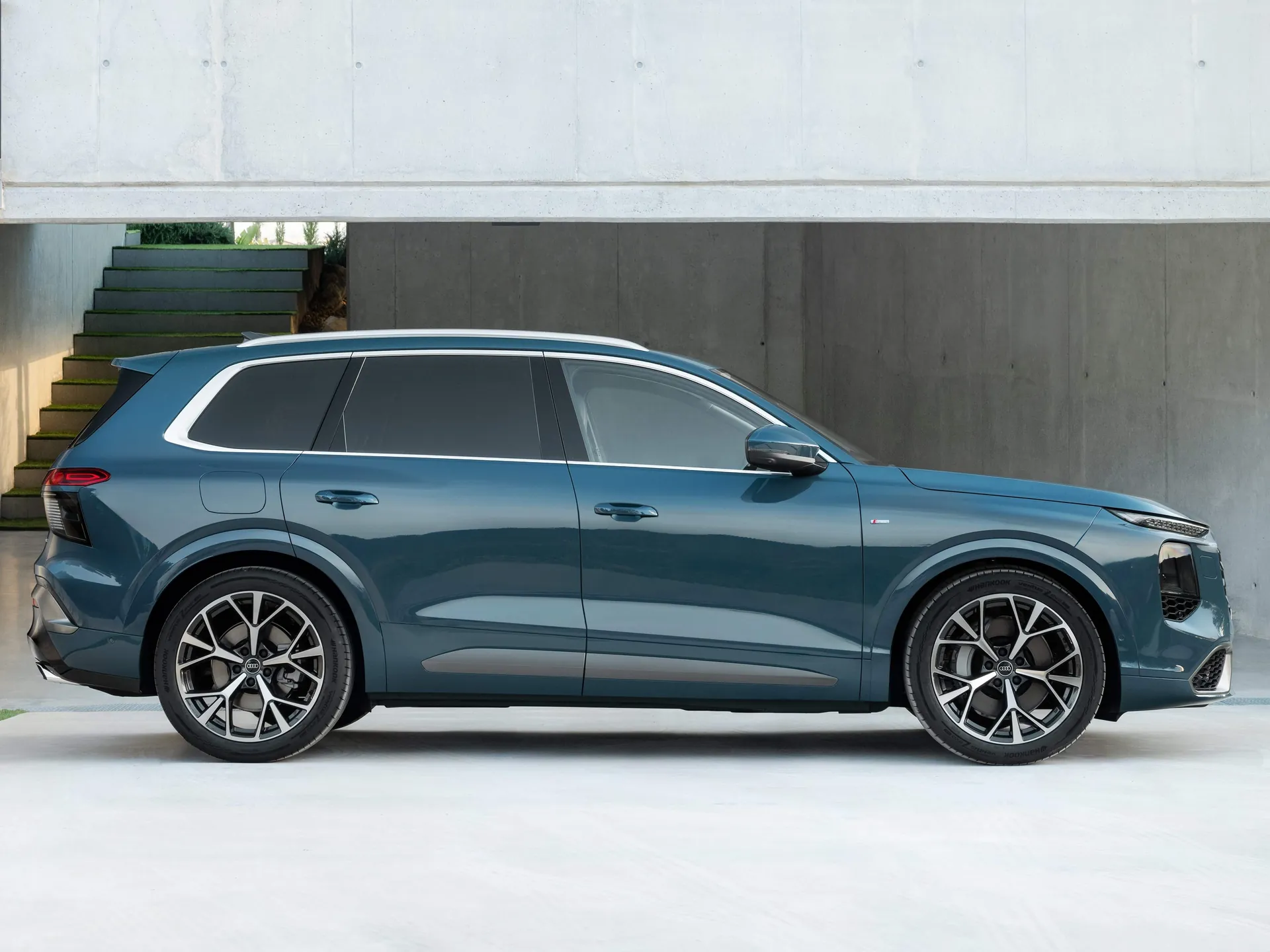Audi Q7 (2027) – boční profil