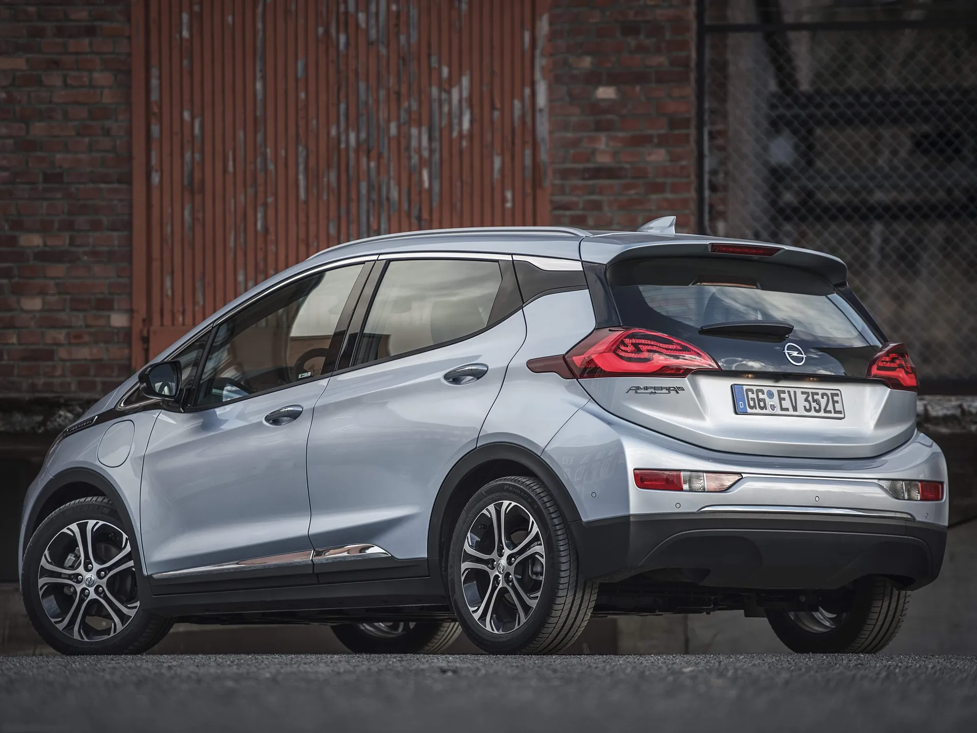 Opel Ampera-e (2017) – zadní tříčtvrteční pohled