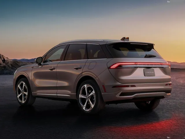 Lincoln Corsair Hybrid (2027)