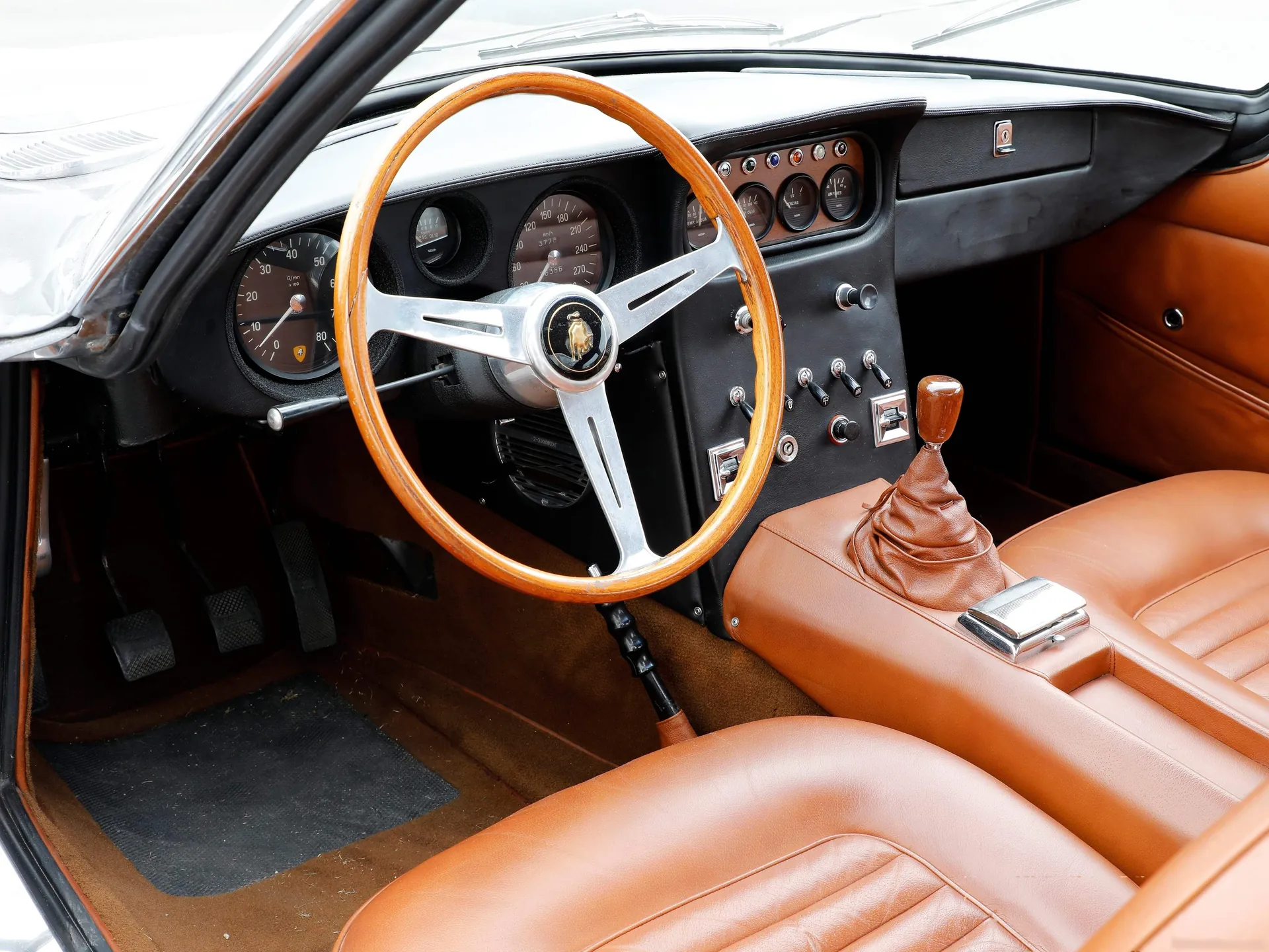 Lamborghini 400 GT (1966) – interiér