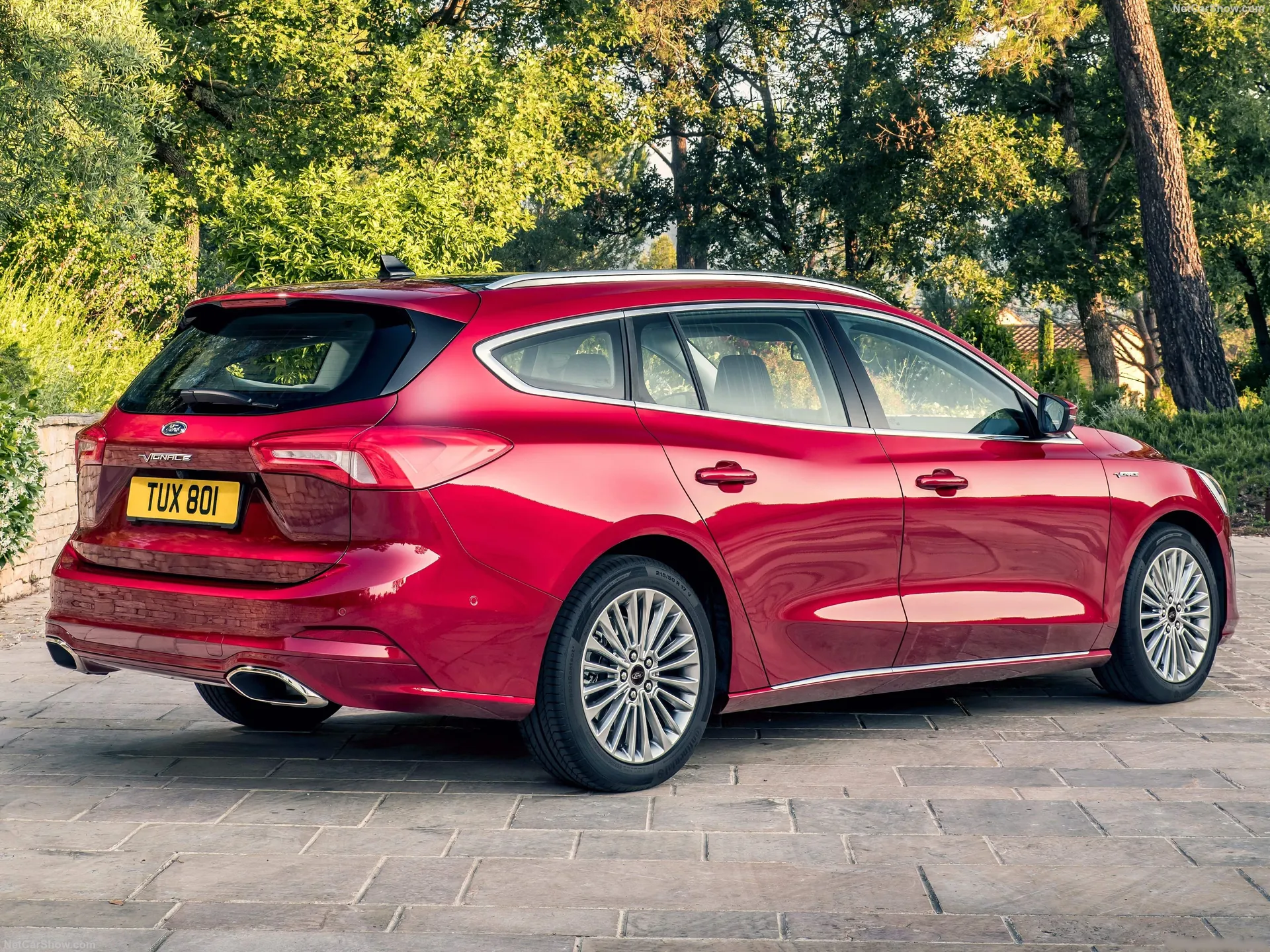Ford Focus Wagon Vignale (2019) – zadní tříčtvrteční pohled