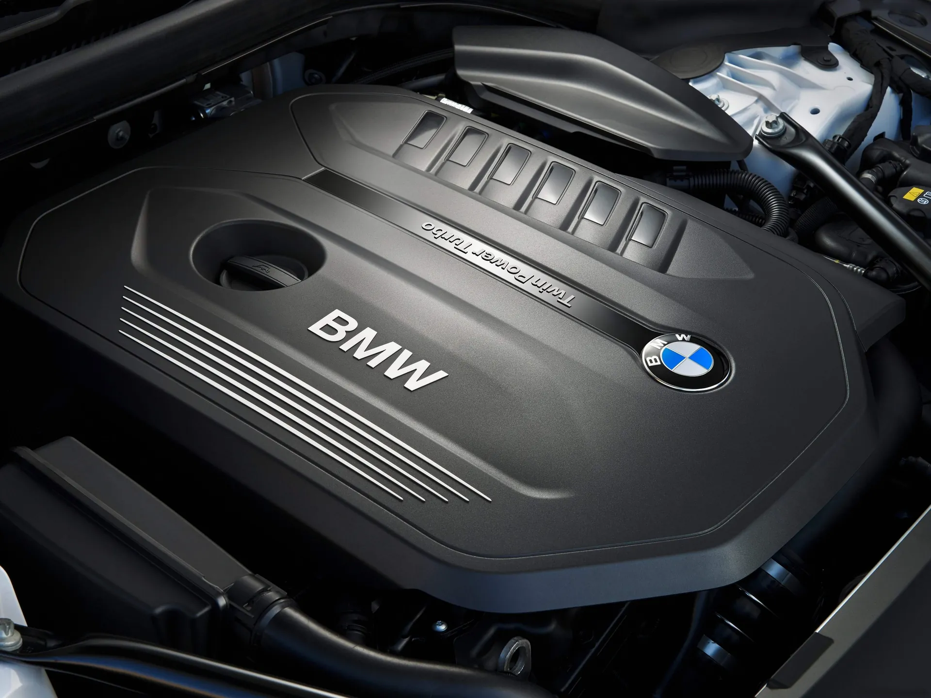 BMW 6-Series Gran Turismo (2018) – motorový prostor