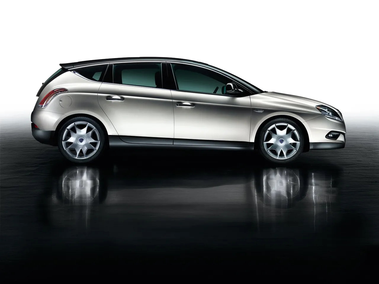 Lancia Delta (2009) – boční profil