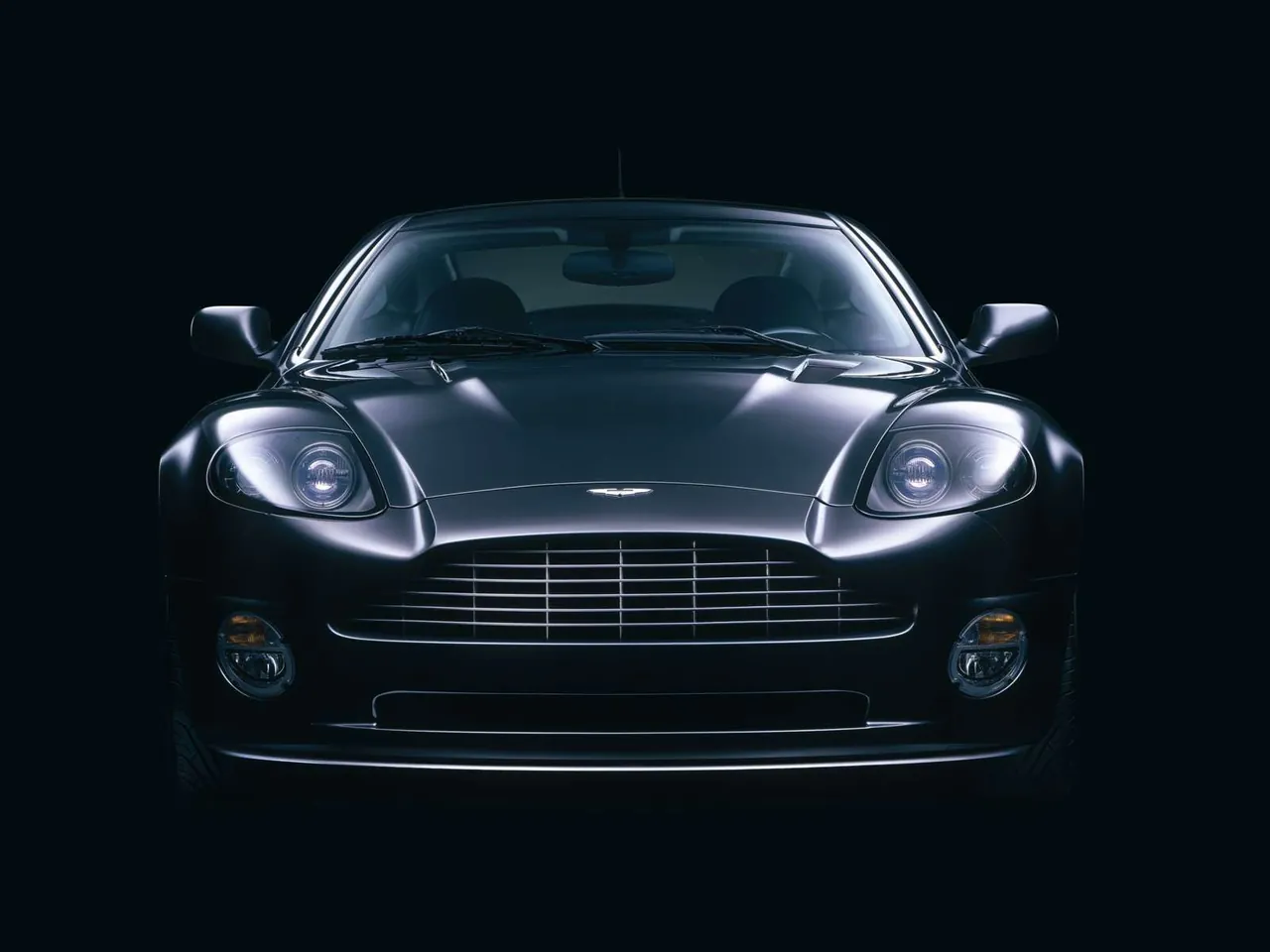 Aston Martin Vanquish S V12 (2004) – zepředu