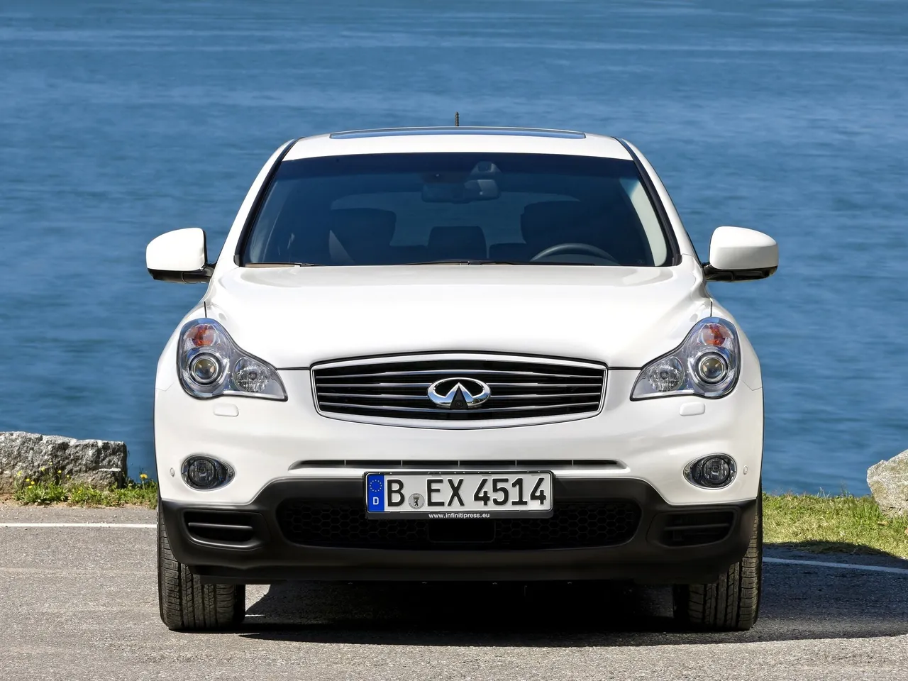 Infiniti EX30d (2011) – zepředu