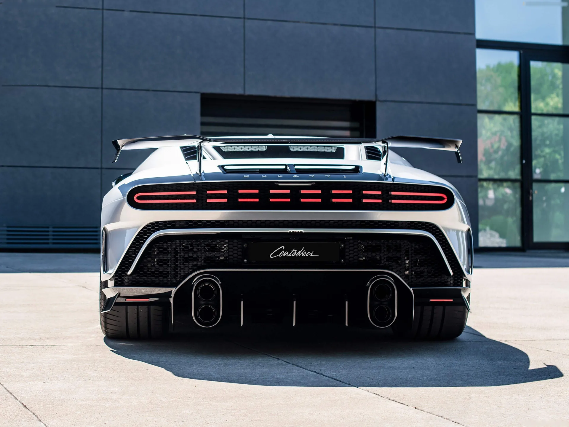 Bugatti Centodieci (2020) – zezadu