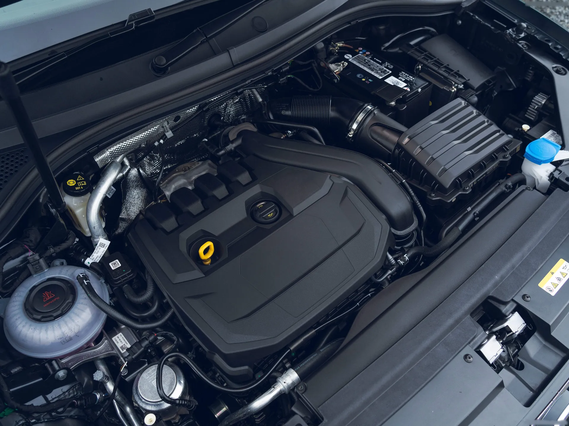 Volkswagen Tiguan R-Line [UK] (2021) - Engine Bay