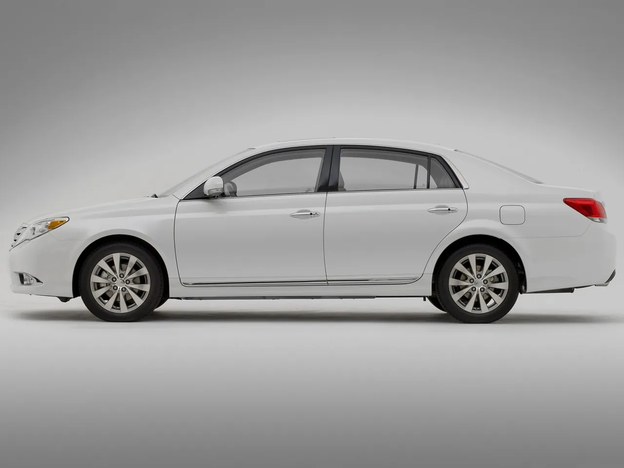 Toyota Avalon (2011) – boční profil