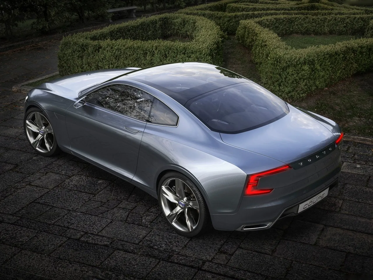 Volvo Coupe Concept (2013) – zadní tříčtvrteční pohled