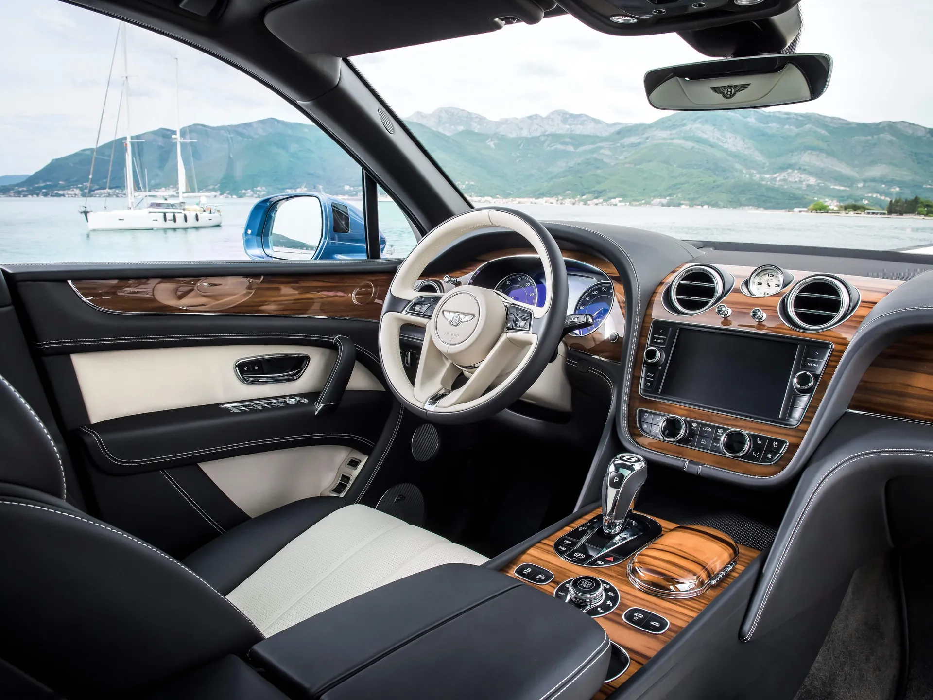 Bentley Bentayga Diesel (2017) – interiér