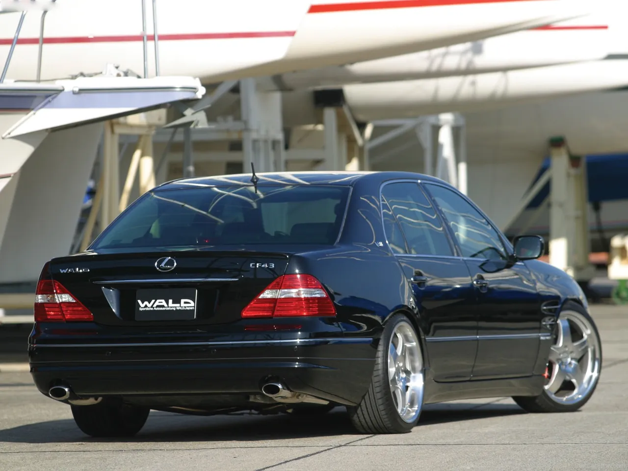Wald Lexus LS (2004) – zadní tříčtvrteční pohled