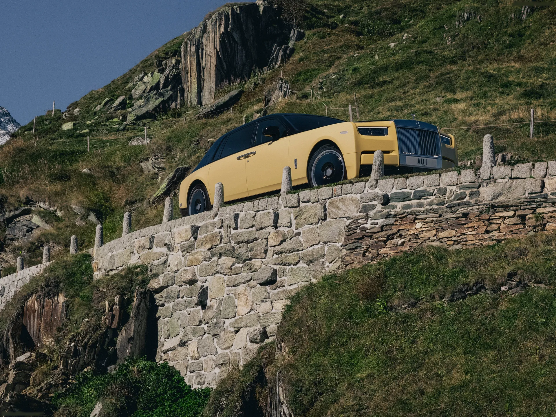 Rolls-Royce Phantom Goldfinger (2024)