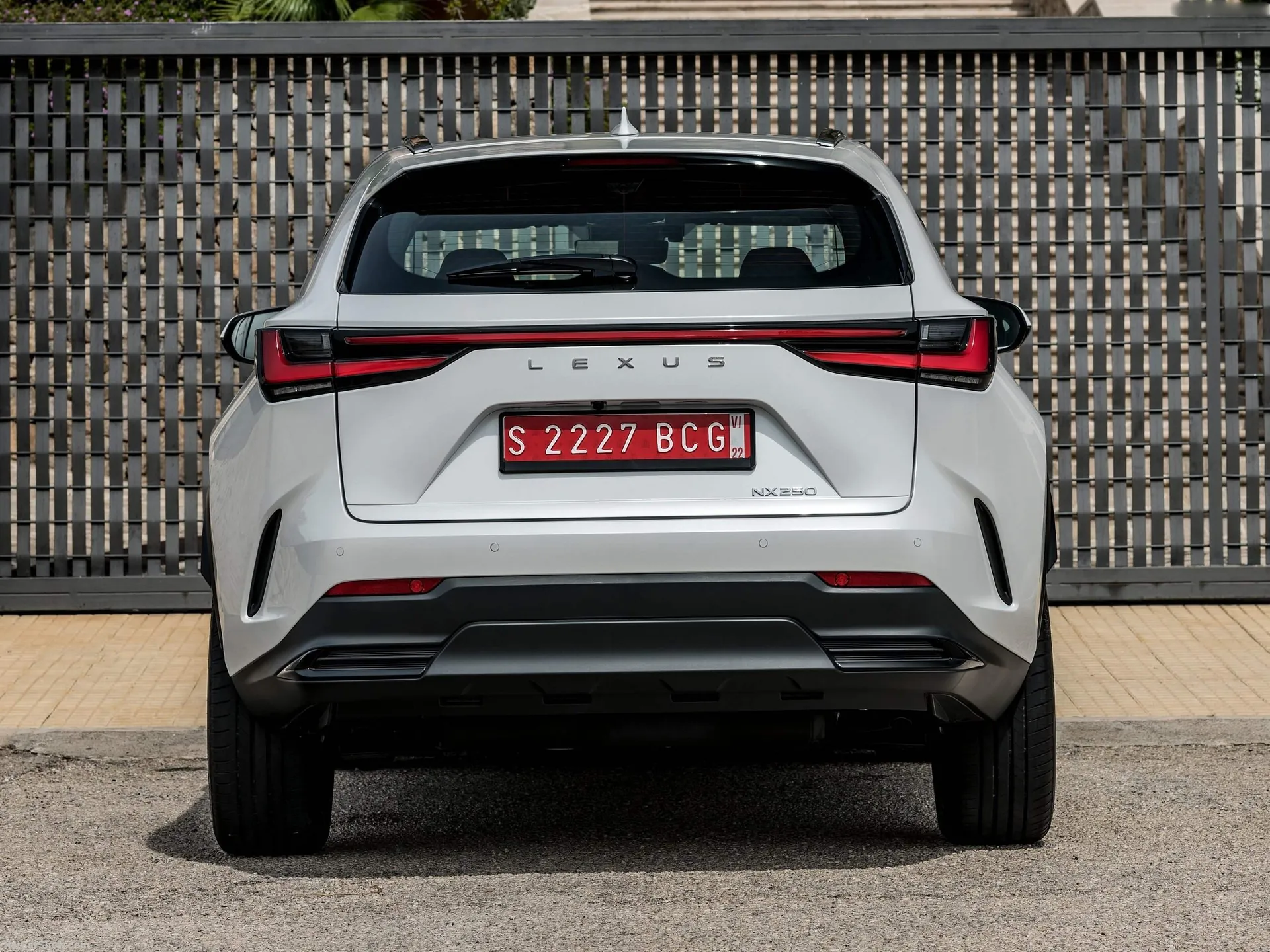 Lexus NX [EU] (2022) – zezadu