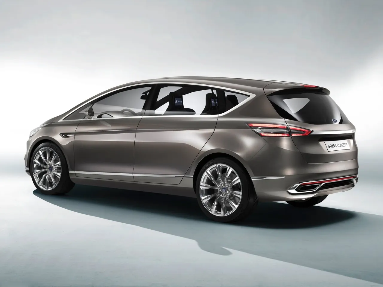 Ford S-MAX Concept (2013) – zadní tříčtvrteční pohled