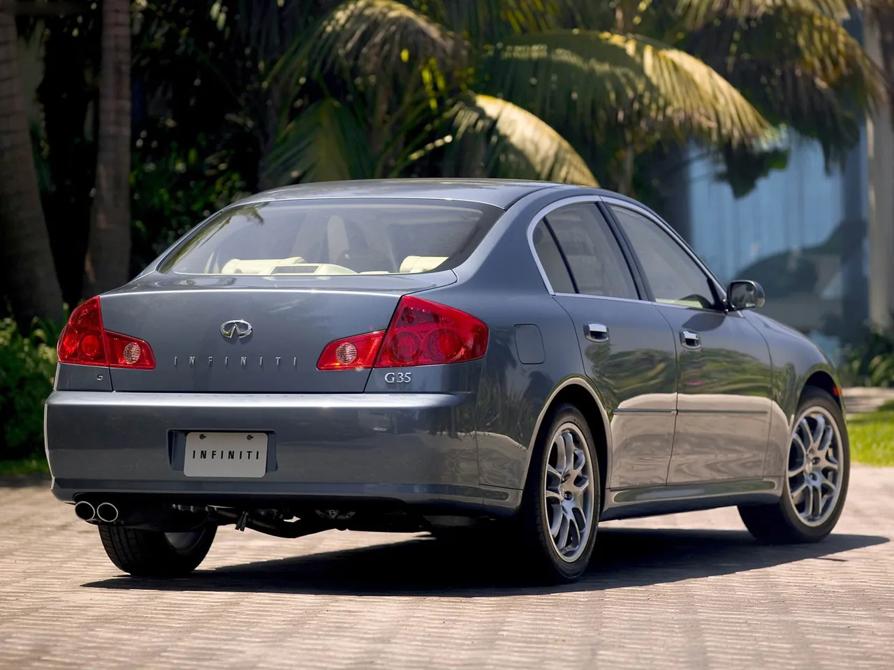 Infiniti G35 Sport Sedan (2005) – zadní tříčtvrteční pohled