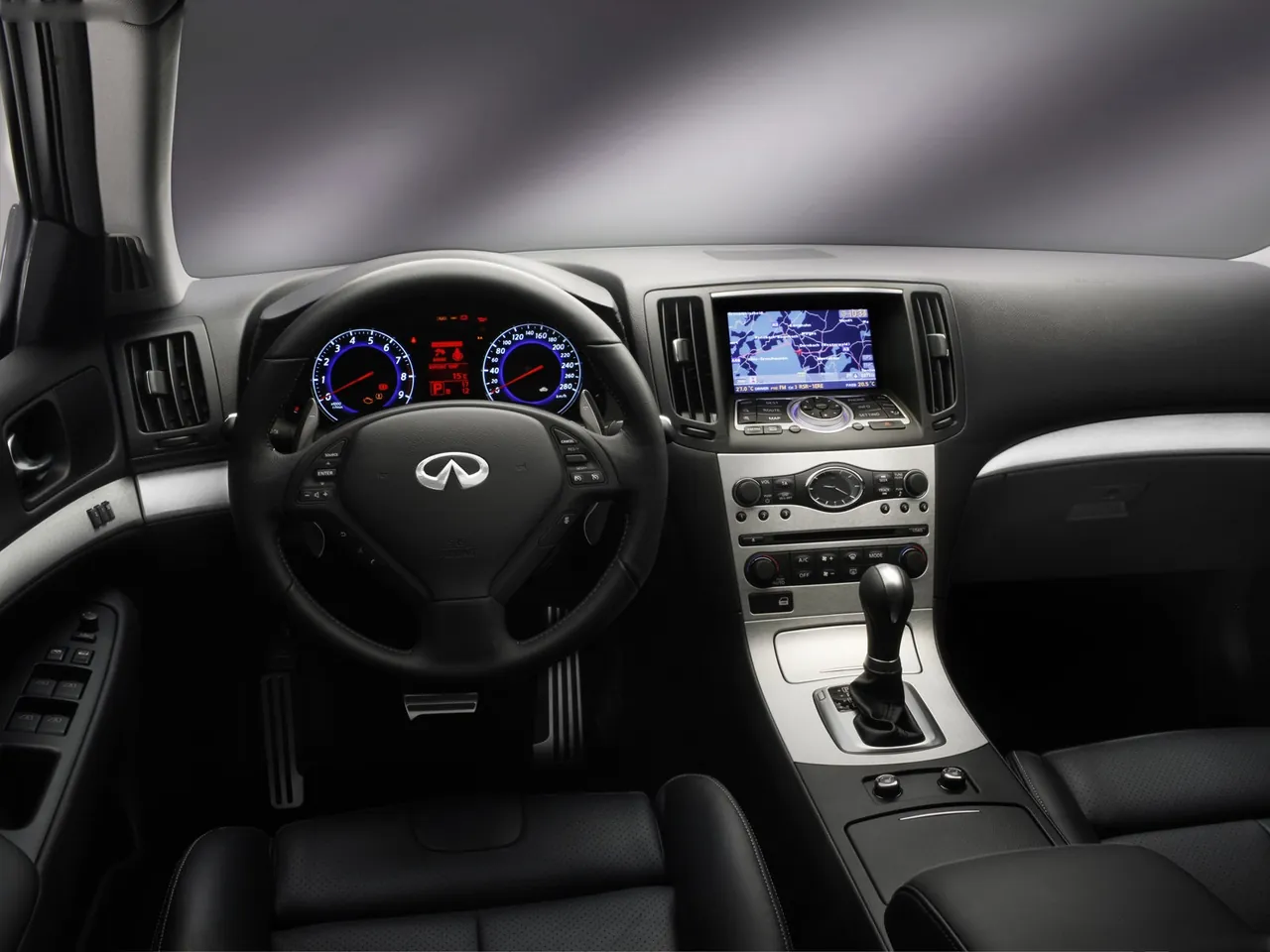 Infiniti G37 (2009) – interiér