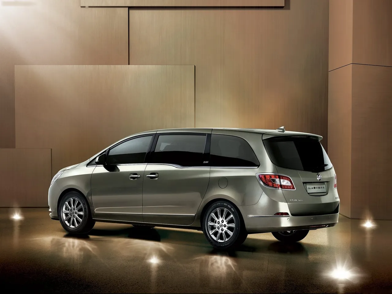 Buick GL8 (2011) – zadní tříčtvrteční pohled