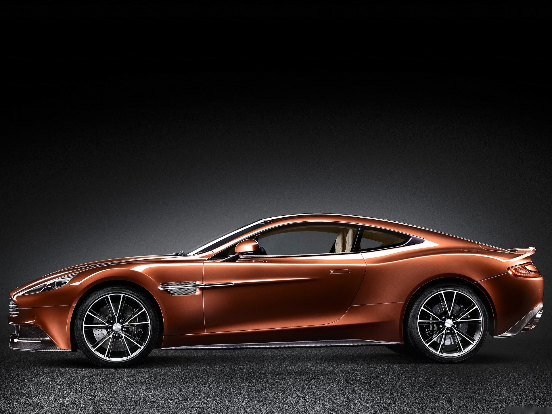 Aston Martin AM 310 Vanquish (2013) – boční profil