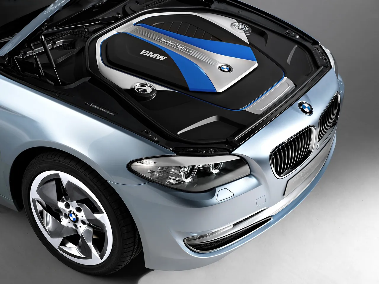 BMW 5-Series ActiveHybrid Concept (2010) – motorový prostor