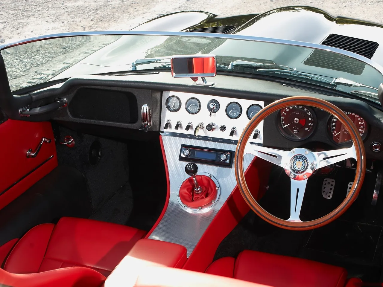 Jaguar E-Type Speedster (2011) – interiér