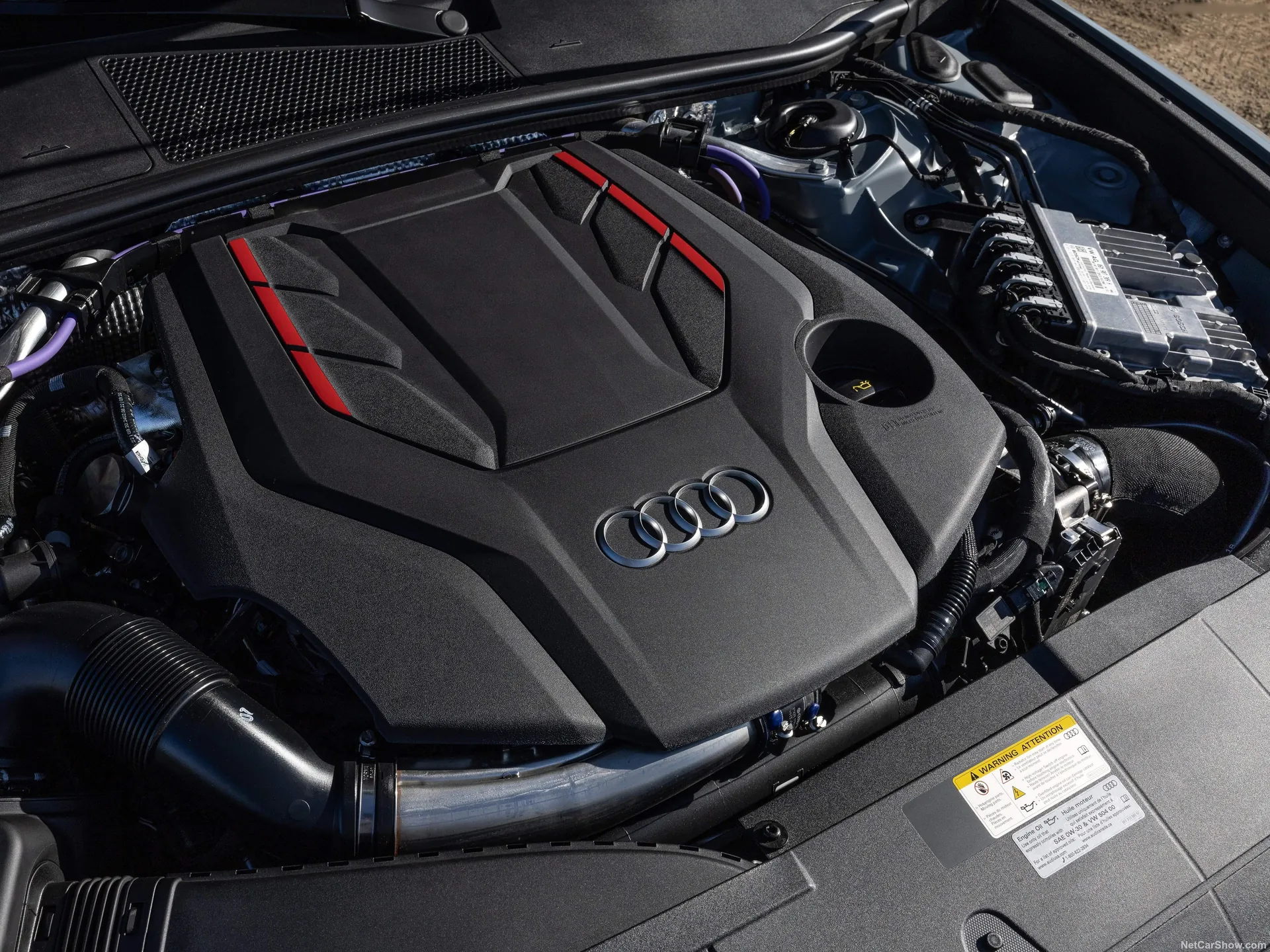 Audi S6 Design Edition [US] (2023) – motorový prostor