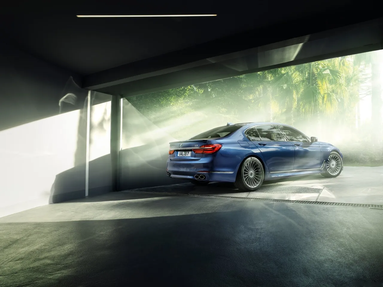 Alpina BMW B7 xDrive (2017) – zadní tříčtvrteční pohled