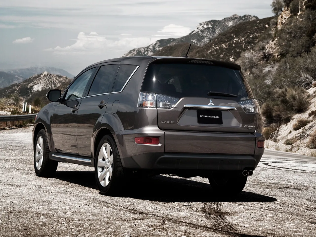 Mitsubishi Outlander GT (2010) – zadní tříčtvrteční pohled