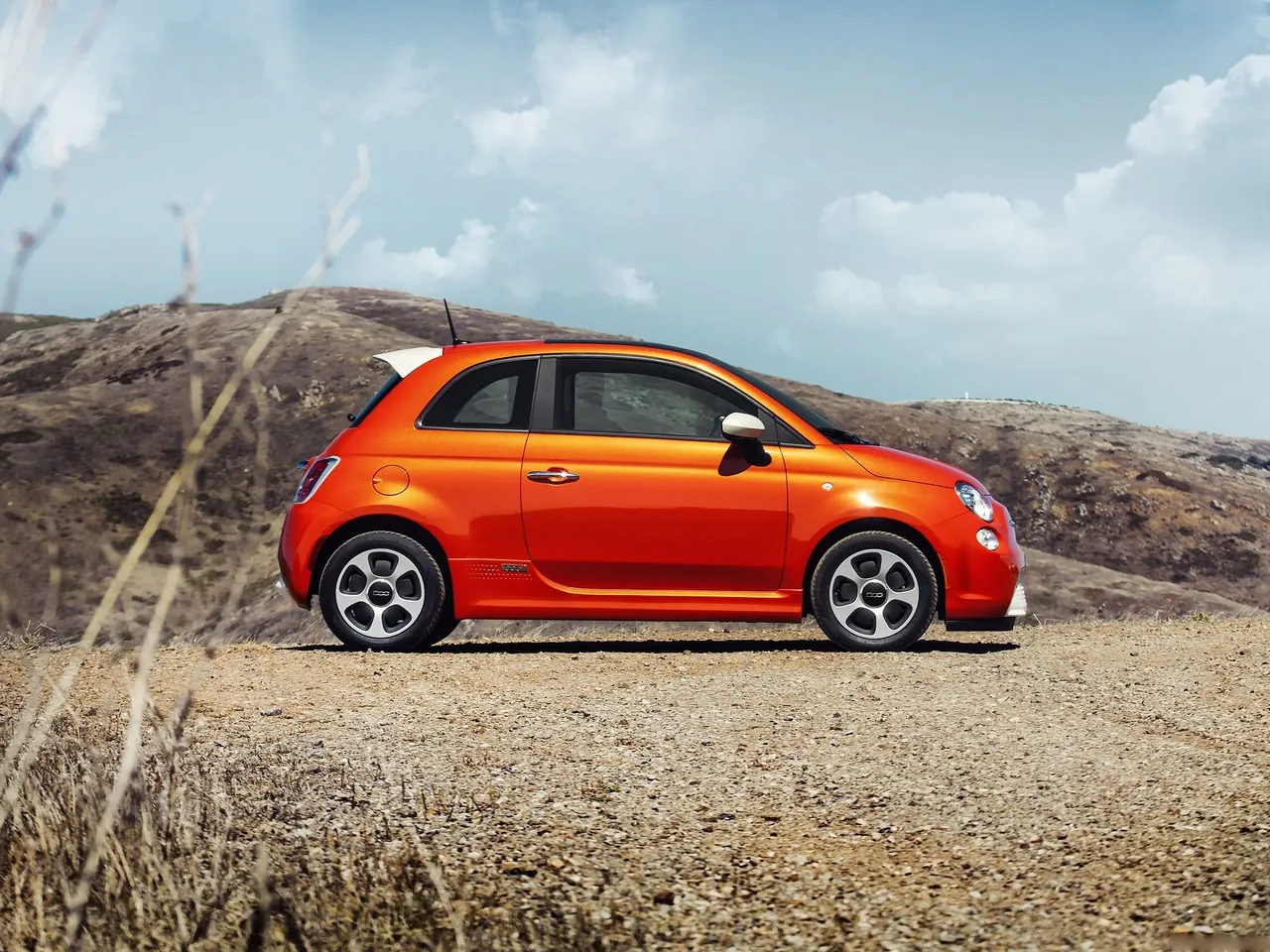 Fiat 500e (2014) – boční profil
